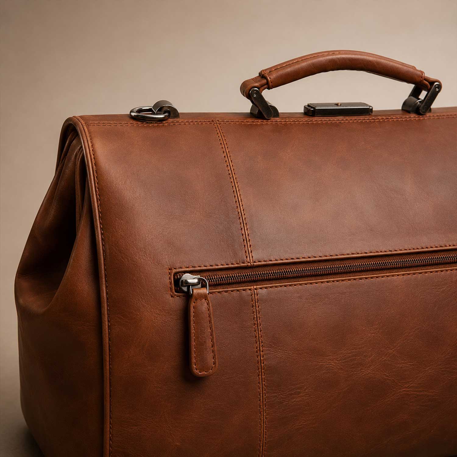 Crafted For Every Journey
Luxury Leather Travel Companion
Spacious Weekend Travel Capacity
Premium Wax Pull Up Leather
Wide Opening Travel Design
Built For Business Travel
Padded Laptop Protection
Smart Interior Organization
Premium Antique Hardware
Comfortable Leather Handle
Adjustable Shoulder Strap
Rear Quick Access Pocket
Secure Bracket Frame Lock
Handcrafted Heritage Quality
Built To Last Years